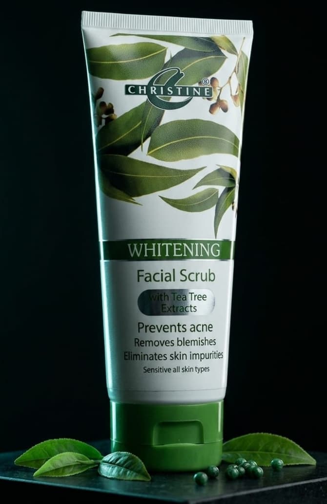 Christine Whitening Scrub Tube (Tea Tree Extracts)